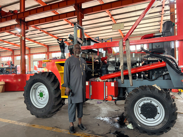 Зарубежные клиенты посещают Senrui Agricultural And Livestock Equipment, чтобы изучить новые возможности для международного сотрудничества в области сельскохозяйственной техники.